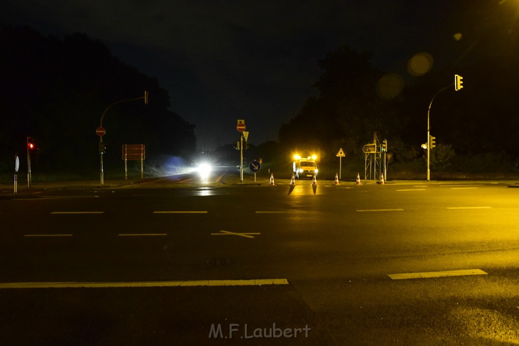 LKW Verfolgung A 3 Rich Oberhausen gestellt mit Nagelbrett Hoehe AS Koeln Dellbrueck P84.JPG - Miklos Laubert